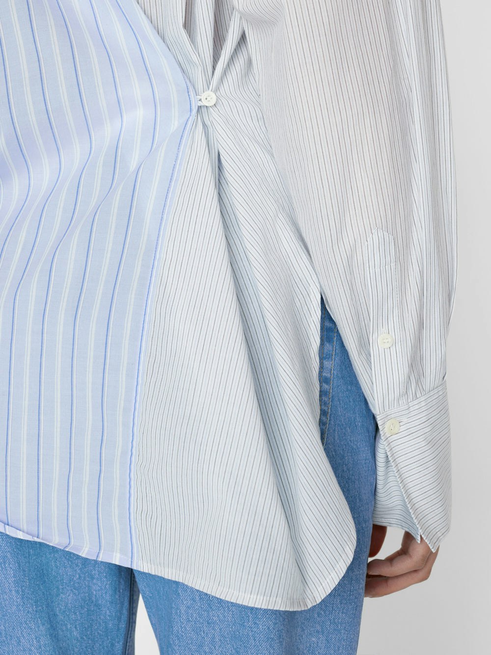 shirt back button detail alt:hover